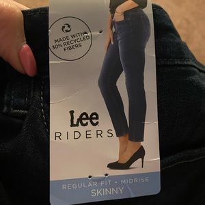 Lee Riders Regular Fit Midrise Woman’s Skinny Jeans